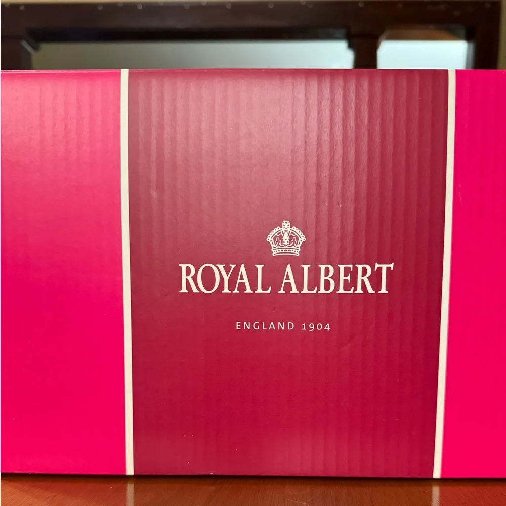 Old Country Roses" 3-Piece Tea Set new in box - Picture 2 of 3